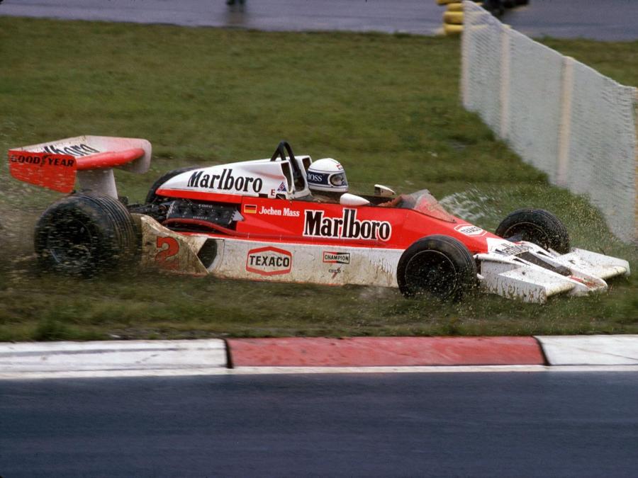 McLaren M26 1976 года  (фото 2 из 7)